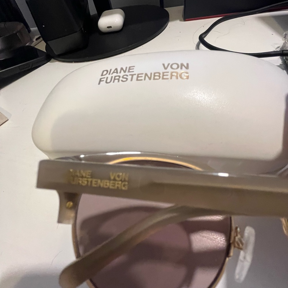 DVF sunglasses - Picture 4 of 4
